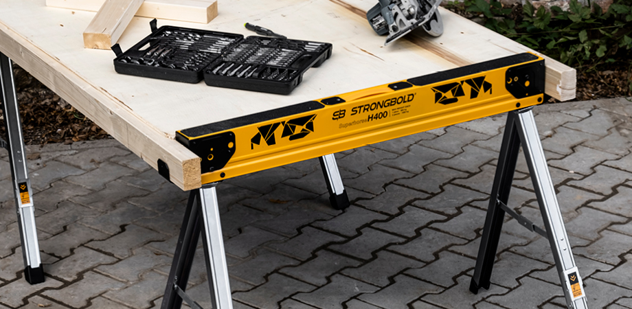 strongbold_banner_clanek_o_znacce_920x450mm_svorka_H400